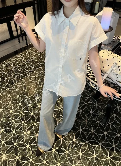 샤넬 더블 C 로고 자수 카라 반팔 티셔츠