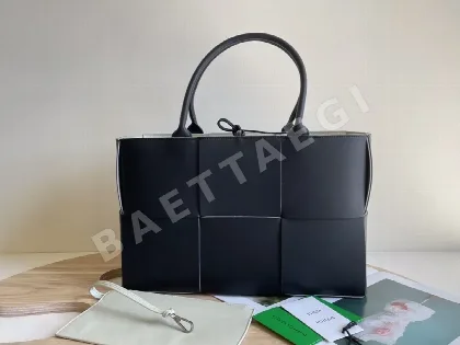 보테가베네타 가죽 숄더백 193081
