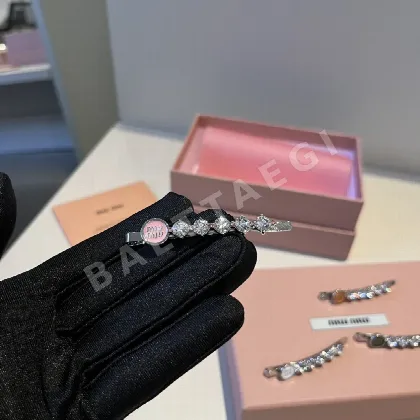 미우미우 헤어클립 183744