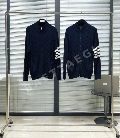 톰브라운 그레이 유니섹스 케이블 니트 스탠드카라 지퍼 니트 46565