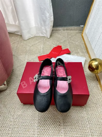 로저비비에 라인스톤 버클 스트랩 여성 구두 105563
