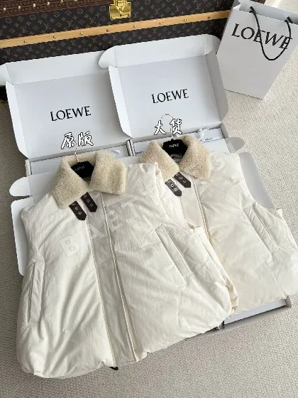 로에베 퍼 카라 조끼 207300