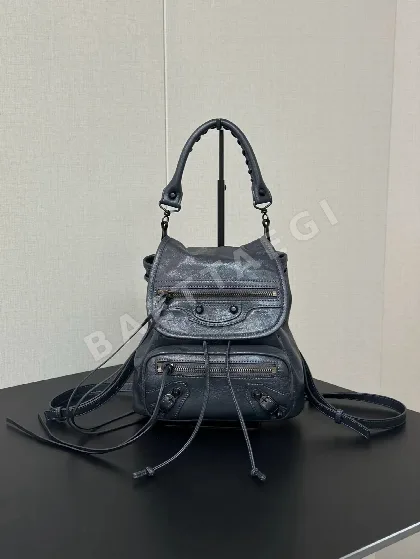 발렌시아가 주름 램스킨 다크 그레이 백팩 186668