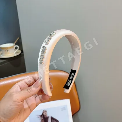미우미우 새틴 스펀지 헤어밴드 헤어악세 183821