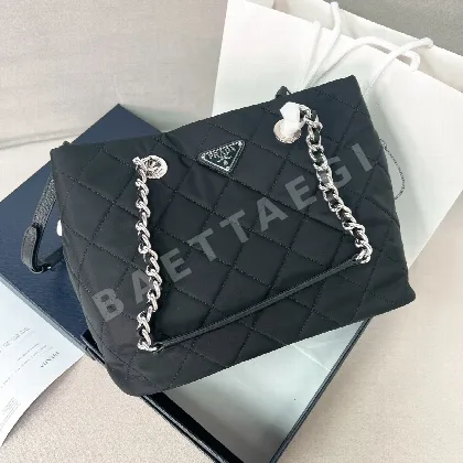 프라다 빈티지 블랙 퀼팅 체인 토트백 1BD650