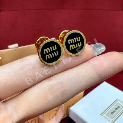 미우미우 에나멜 메탈 스터드 귀걸이 178683