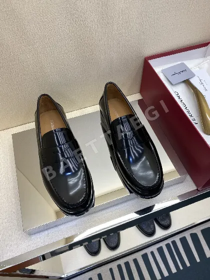 페레가모 로퍼 카프스킨 캣츠아이 로고 170064