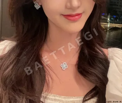 해리윈스턴 블루 다이아몬드 네 잎 클로버 목걸이 71744