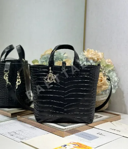 디올 투즈르 블랙 크로커다일 엠보싱 토트백 196020