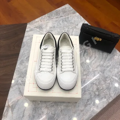 알렉산더맥퀸 스웨이드 스니커즈 24265