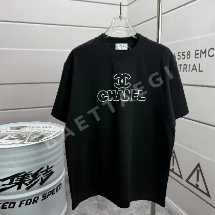 샤넬 클래식 레터 패턴 3D 실리콘 가공 남성용 반팔 티셔츠 49712