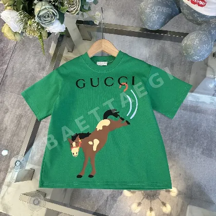 GUCCI* *Qi 2026 早春子供服 新作 半袖 新年プリント 発泡Tシャツ、オリジナル品質、230g ヘビーウェ