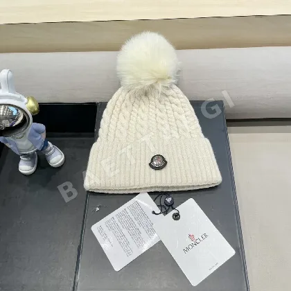몽클레르 폭스퍼 폼폼 니트 비니 186846