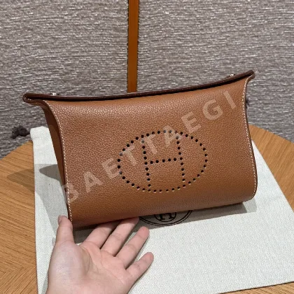 에르메스 비데오포쉬 토고 가죽 지갑 192428