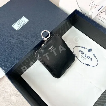 프라다 삼각 로고 가죽 지갑 207871