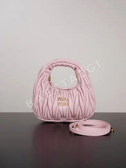 미우미우 원더 미니 램스킨 핸드백 68730