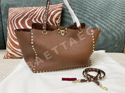 발렌티노 락스터드 골드 스터드 토트백