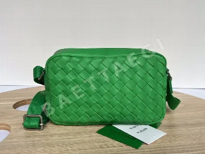 보테가베네타 소가죽 우븐 카메라백 710048 4769