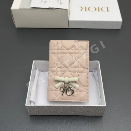 디올 레이디 카나쥬 램스킨 지갑 S2626