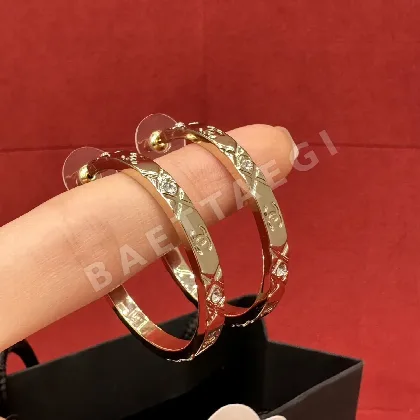 샤넬 다이아몬드 패턴 큐빅 후프 귀걸이 178676