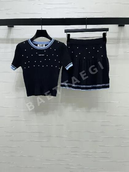 미우미우 여성 반소매 니트 세트 52336