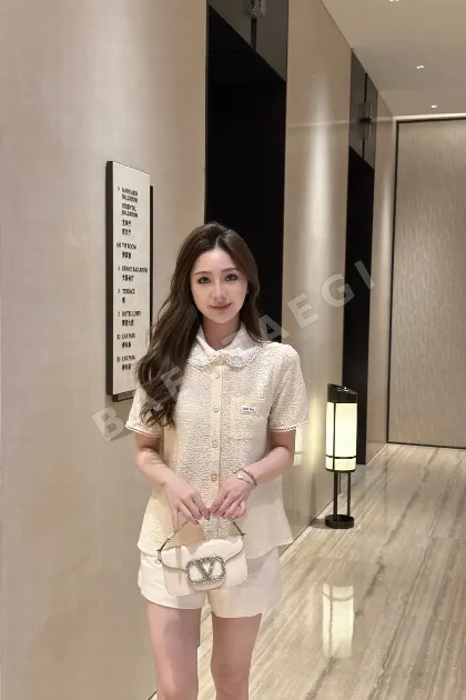 미우미우 피터팬 레이스 카라 반팔 셔츠 52321