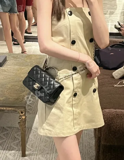 샤넬 크림 램스킨 미니 핸들 가방 193609