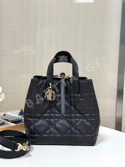 디올 뚜주흐 식료품 바스켓 가방 106334