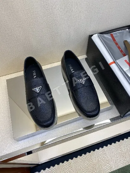 프라다 로퍼 남성 블랙 가죽 182029