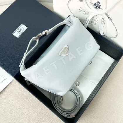 프라다 나일론 삼각 로고 런치박스 가방 1BC302