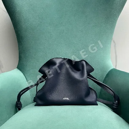 로에베 플라멩코 나파 가죽 복조리백 77293