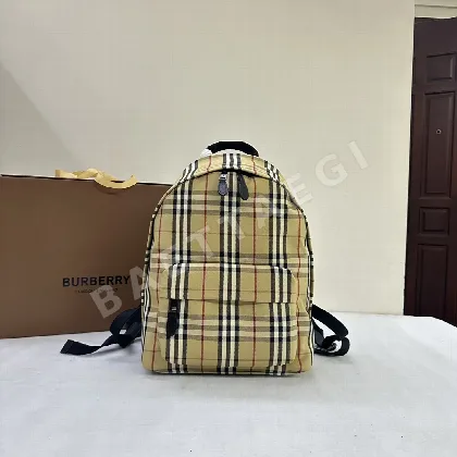 버버리 베이지 체크 백팩 40385