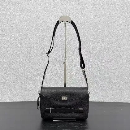 발렌시아가 BOOM Le 7 큐브 메신저 가방 92611