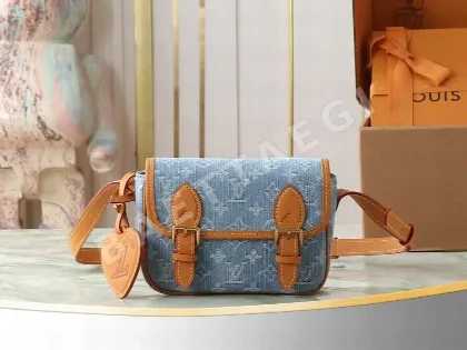 루이비통 사첼 미니 백 위드 스트랩