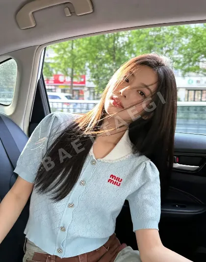 미우미우 피터팬 카라 패치워크 레이스 트림 반팔 니트 가디건 52362
