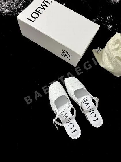 로에베 스퀘어 토 메리 제인 뮬 96111