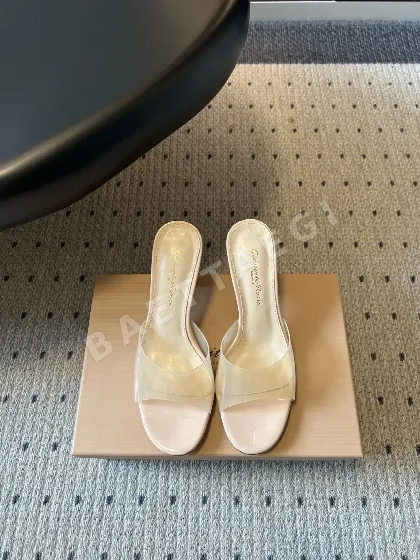 지안비토 투명 스트랩 스퀘어토 하이힐 샌들 75219