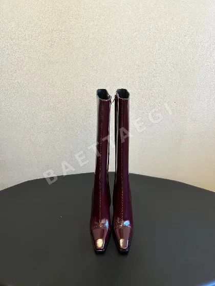 생로랑 와이엇 부츠 여성 가죽 스퀘어 토 207524