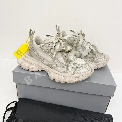 발렌시아가 3XL 스니커즈 스카이 레더 대형 오버레이 163670