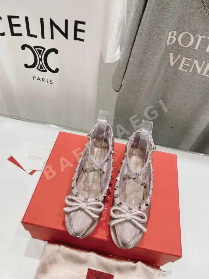 발렌티노 스터드 발레 플랫 24657