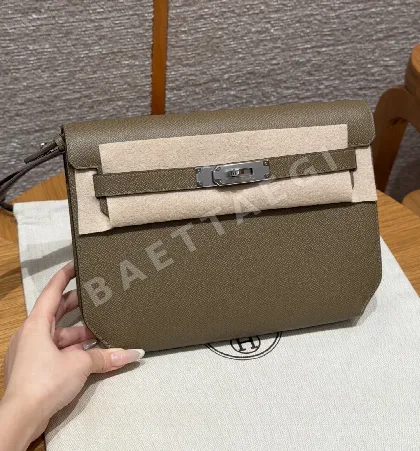 에르메스 켈리 데페쉬 가죽 지갑 192433