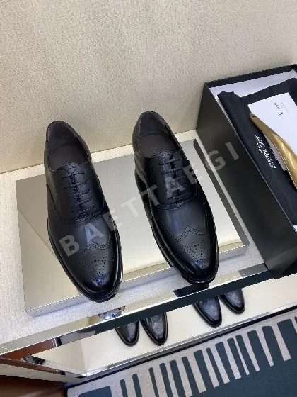 벨루티 로퍼 가죽 브로그 디테일 170081
