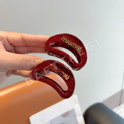 미우미우 핸드메이드 초승달형 헤어 클립 183781