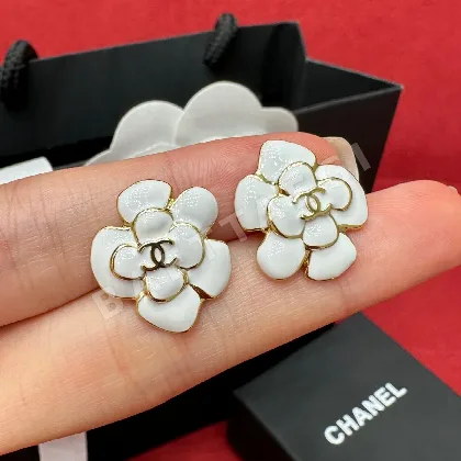샤넬 골드 엣지 3D 카멜리아 귀걸이 178668