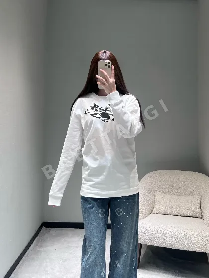 비비안웨스트우드 토성 프린트 여성 긴팔 티셔츠 138928