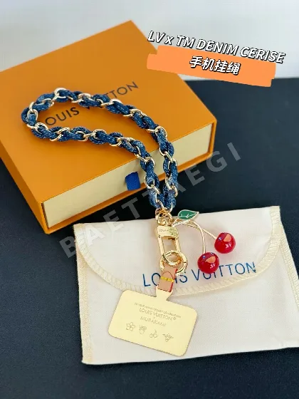 루이비통 LV xTM 데님 체리 스마트폰 참 키링 203677