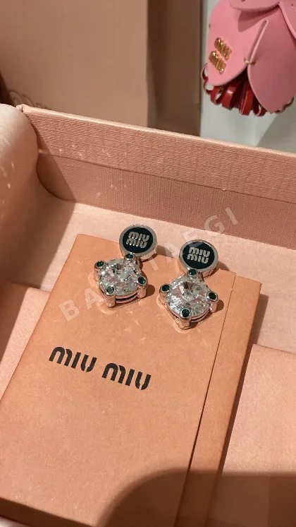 미우미우 에메랄드 크리스탈 장식 귀걸이 135624