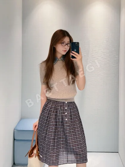 미우미우 체크 패턴 플리츠 미디 스커트 151773