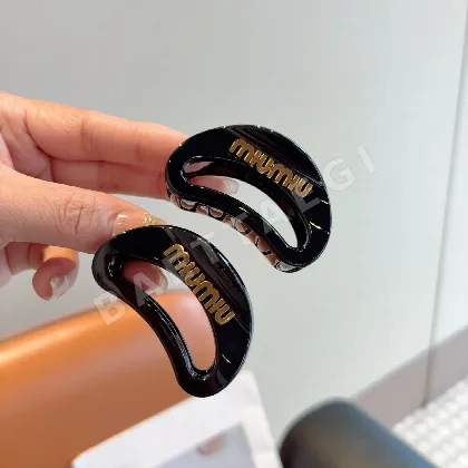 미우미우 초승달형 핸드메이드 헤어클립 183780