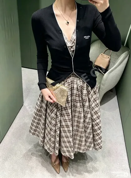프라다 V넥 컬러 블록 트림 여성 가디건 155954